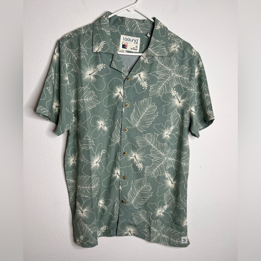 Laguna Men’s Floral Print  Button Up Insanely Soft Camp Shirt Size Medium NWT